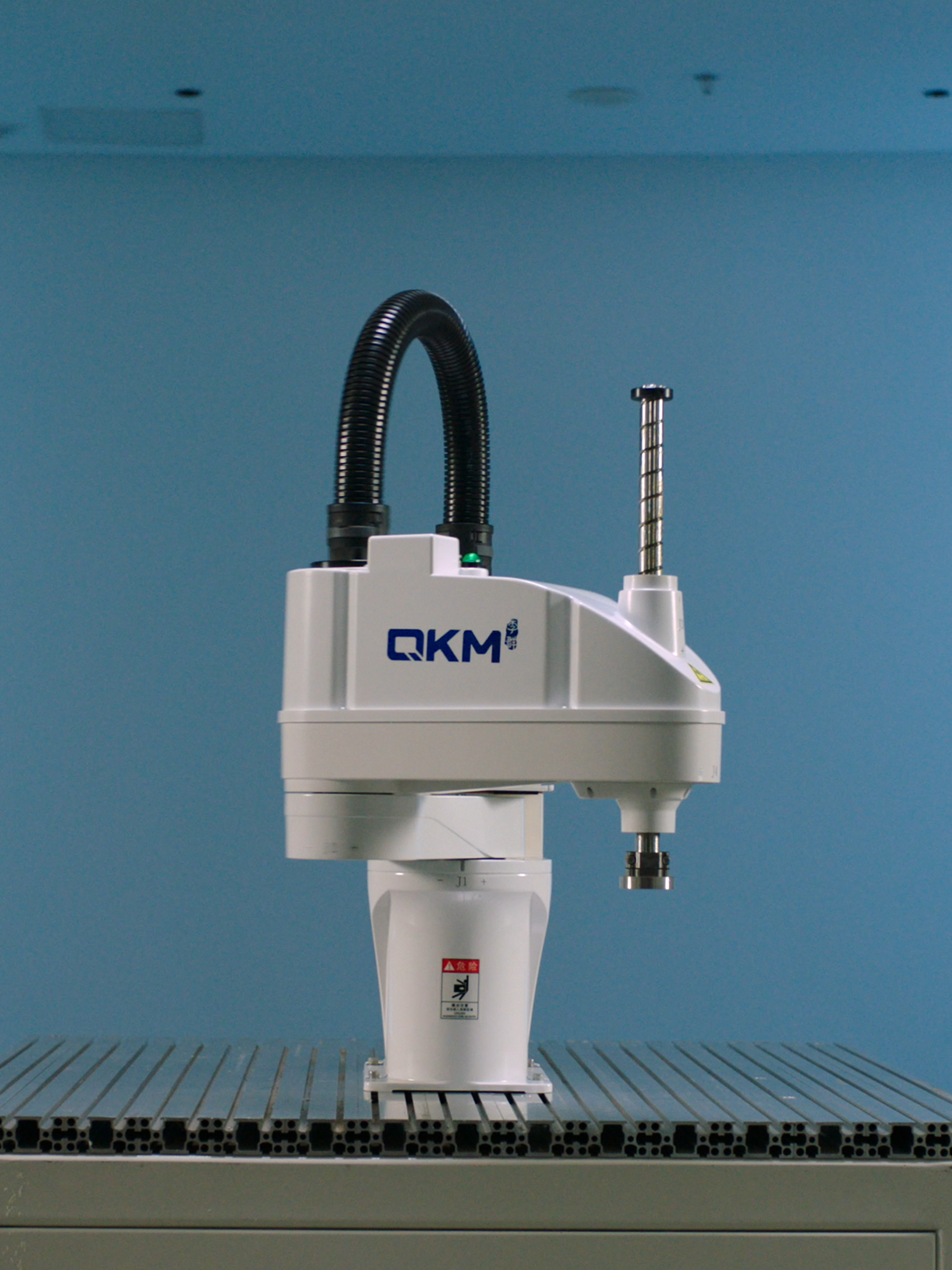 QKM SCARA Robots. High-Speed. High-Precision. Designed for machine tending, material handling, precision assembly and other critical processes across 3C electronics, new energy, automotive electronics, food and more.